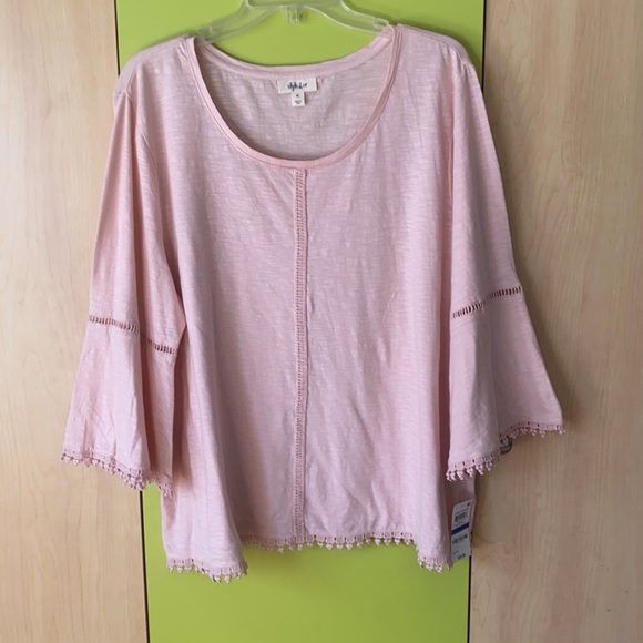 Beautiful Women’s bell sleeves top - Picture 2 of 10